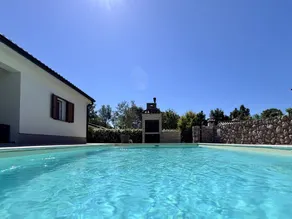 Fully equipped villa with barbecue, terrace & pool - Image 4