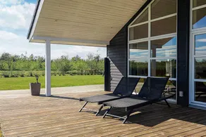 Holiday home with sauna, terrace & garden - Image 4