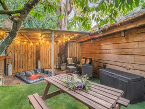Cottage with jacuzzi, barbeque & garden | River view - Image 2