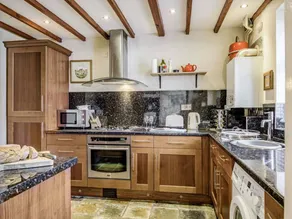 Cottage with garden - Image 3