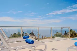 Holiday home with jacuzzi, heated pool & barbeque | Beach view - Image 3