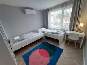Holiday apartment with pool & garden - Image 3
