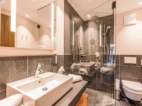 Holiday home with sauna & heated pool | Mountain view - Image 5