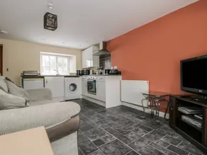 Cottage with garden - Image 3