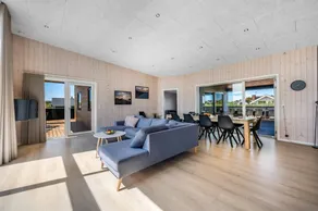 Child-friendly big house with hot tub, sauna & terrace | Beach nearby | Dogs allowed - Image 5