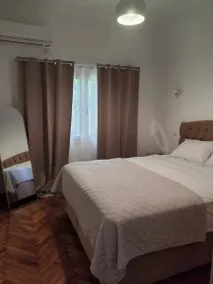 Apartment with terrace - Image 3