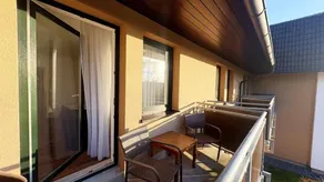 Apartment with terrace & garden - Image 3