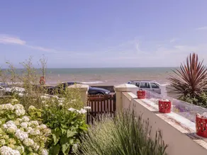 Cottage with terrace & garden | Beach view - Image 2