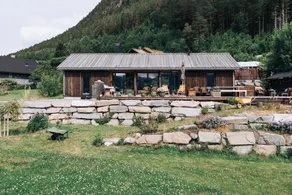 Seaside cabin with panoramic views in Alvundfjord - Image 3