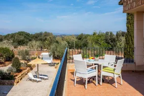 Holiday apartment with terrace, garden & pool - Image 2