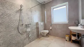 Casa vacacional apta para niños con barbacoa, terraza y jardín | Vistas al lago | Admite mascotas - Image 5