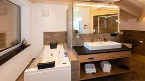 Family-oriented holiday apartment with sauna, garden & pool - Image 4