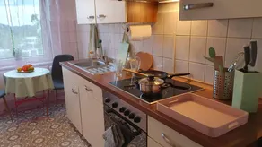 Family-oriented flat with garden | Garden view - Image 5