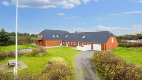 House with jacuzzi, sauna & terrace - Image 3