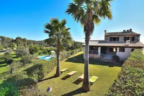 Villa with terrace, garden & private pool - Image 3