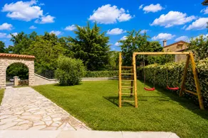 Villa with barbeque, terrace & pool - Image 4