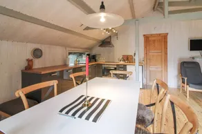 Fully equipped holiday home with terrace - Image 3