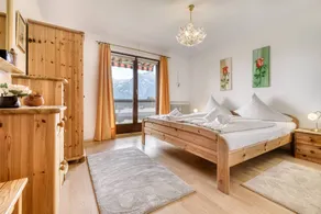 Apartment with terrace & garden - Image 3