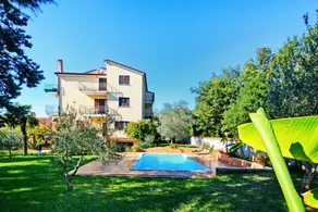 Beautiful apartment with garden, barbeque & terrace - Image 5