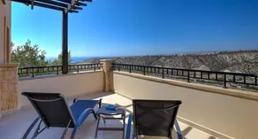 Spaziosa villa accogliente e familiare con piscina, terrazza e griglia | Vista sul campo da golf | Ideale per il telelavoro - Image 3