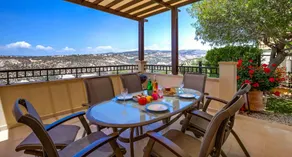 Spaziosa villa accogliente e familiare con piscina, terrazza e griglia | Vista sul campo da golf | Ideale per il telelavoro - Image 4