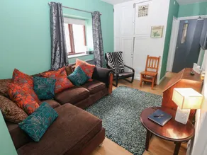 Cottage with garden - Image 3