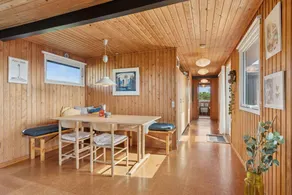 Holiday home with garden & BBQ - Image 3
