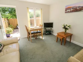 Cottage with garden & terrace - Image 4