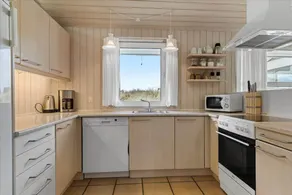 Holiday home with terrace, sauna & hot tub - Image 4