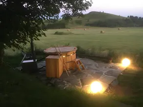 Cottage with hot tub | Garden view - Image 2