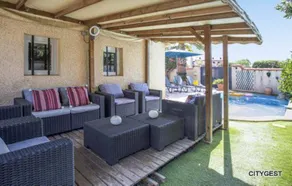 Villa with terrace, BBQ & private pool - Image 3