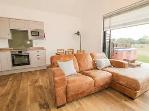 Familienorientiertes schönes Landhaus mit Garten und Whirlpool | Haustiere sind willkommen - Image 3