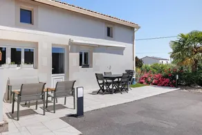 Fully equipped cottage with pool, barbecue & garden | Garden view - Image 4