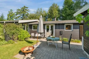 Holiday home with garden, terrace & barbecue - Image 3