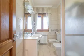Appartement avec piscine chauffée, jardin et internet haut débit - Image 4