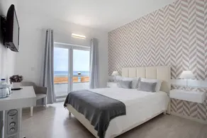 Chambre privée avec internet haut débit | Vue plage | Plage à proximité - Image 2