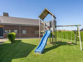 Holiday home with barbecue, garden & terrace - Image 4