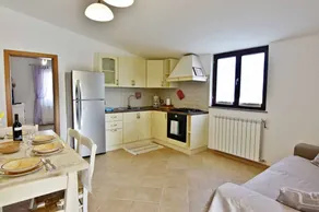 Flat with terrace - Image 2