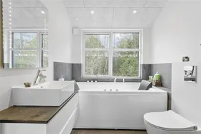 Child-friendly charming holiday home with hot tub, terrace & barbeque | Beach nearby - Image 5