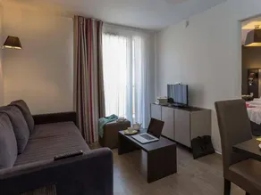 Holiday apartment with heated pool - Image 5