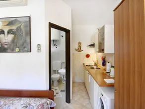 Apartamento vacacional con jardín y terraza - Image 3