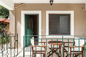 Studio with garden | Garden view - Image 2