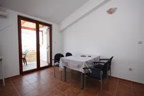 Apartment with terrace, barbeque & garden - Image 3