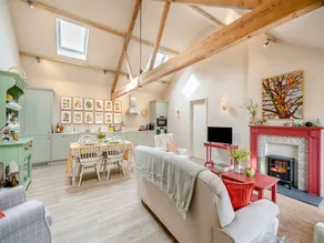 Family-oriented cottage with garden & barbeque - Image 3