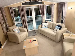 Lodge with garden - Image 2