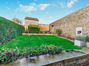 Cottage with terrace & garden - Image 2