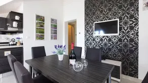 Flat with terrace - Image 4