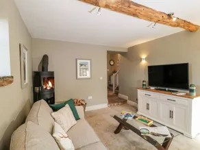 Family-friendly lovely cottage with garden - Image 5