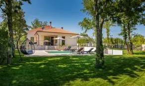 Fully equipped spacious villa with private pool, terrace & garden - Image 2