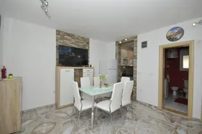 Holiday apartment with BBQ & terrace | Garden view - Image 5